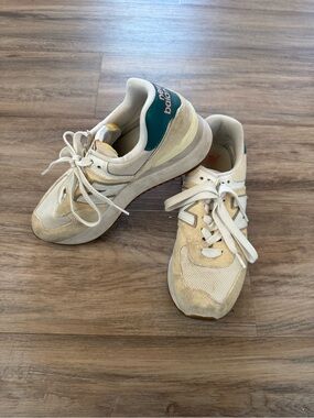 New Balance Cream & Teal Sneakers